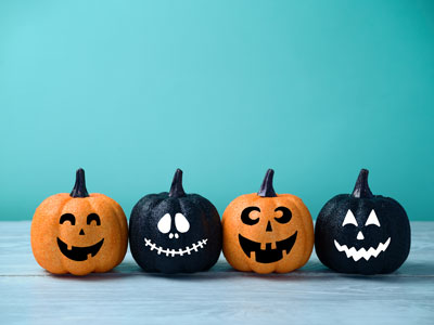 4 pumpkins smiling
